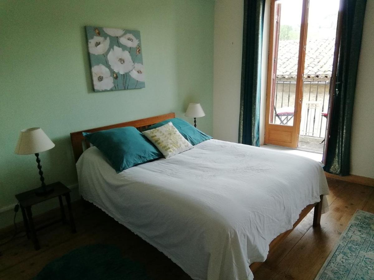 Aux Douces Nuits De Rivel Bed and Breakfast Exteriör bild